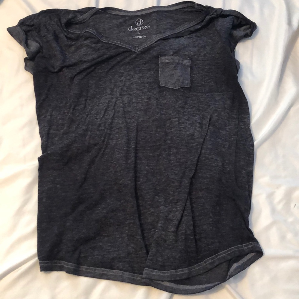 Grey tee